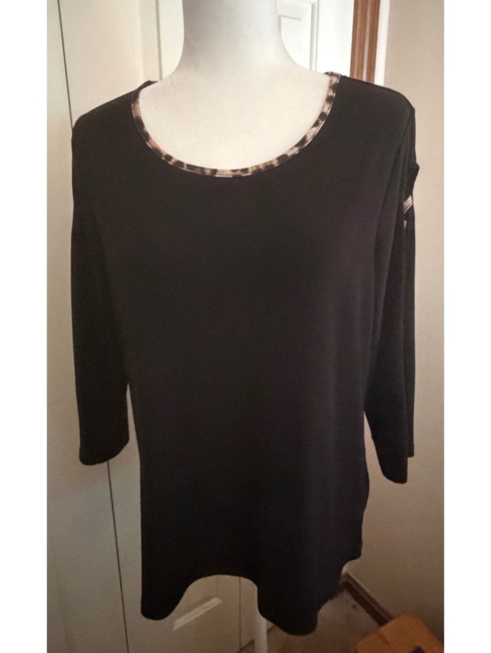 89th + Madison Black Leopard Trim Lace Up Sleeve Top Size Large